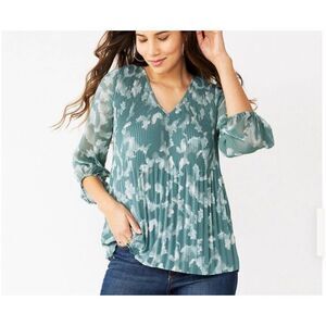Nine West watercolor Green and White V-Neck Floral Print Pleated Flowy Blouse si
